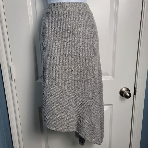 SIMPLY VERA Asymmetrical-Hem Knit Skirt - Picture 5 of 12
